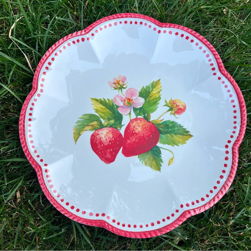 Scalloped Strawberry Plates